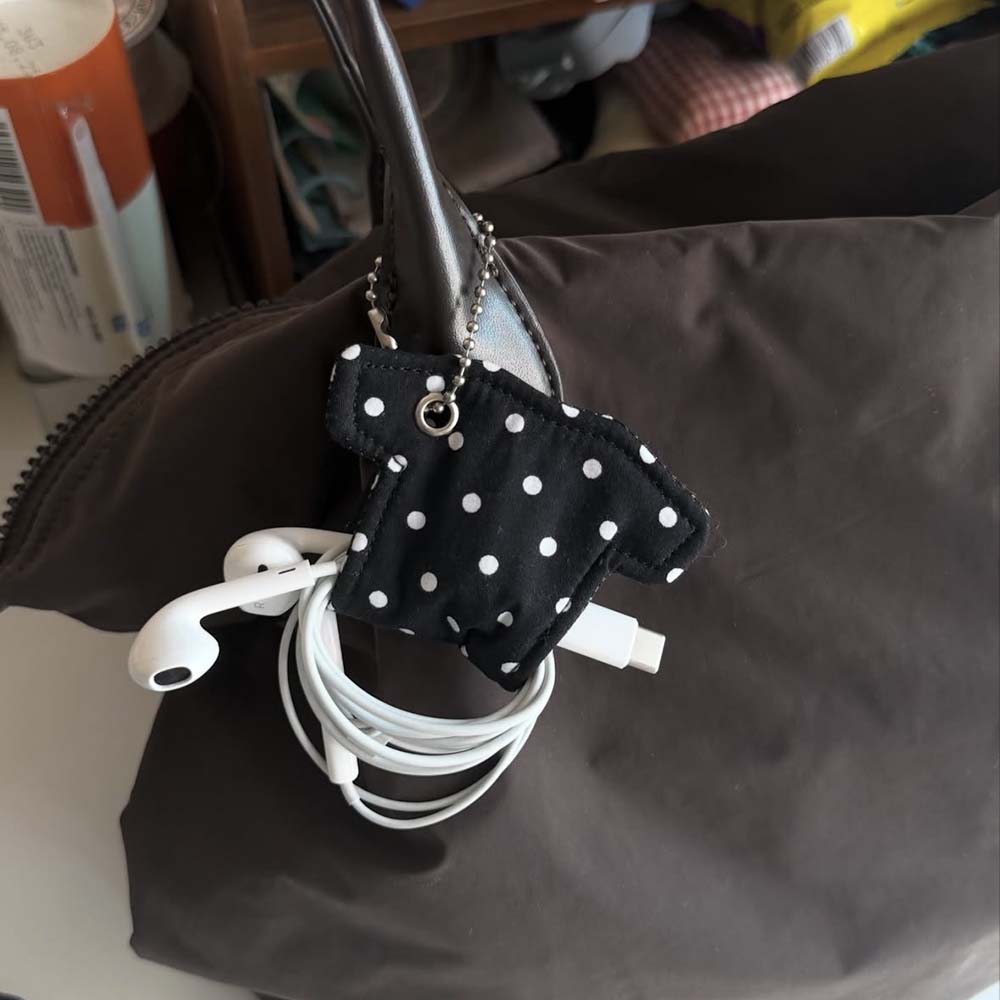 منظم كابلات على شكل ملابس، حقي - مراجعة Cable Winder Keychain وسعره