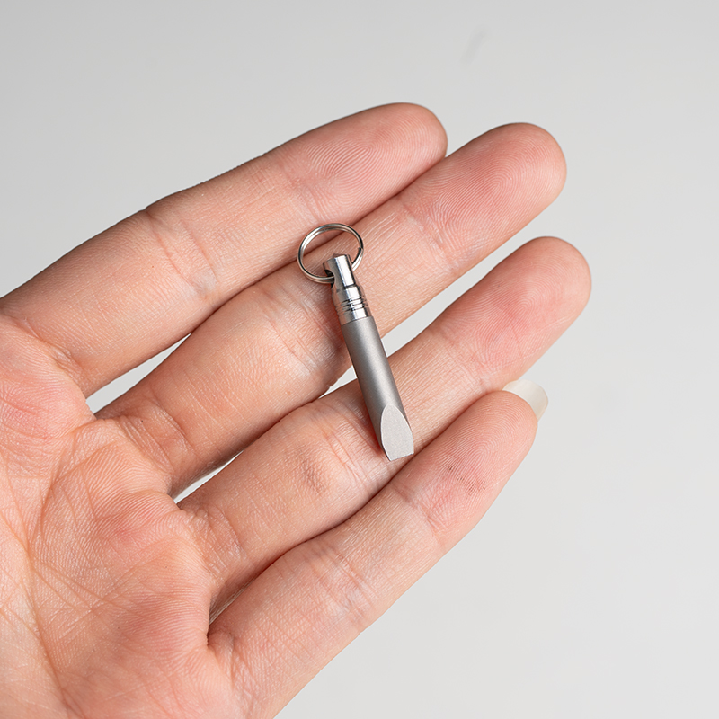 مستخرج بطاقة سبائك التيتانيوم  - مراجعة Titanium Pry Bar وسعره